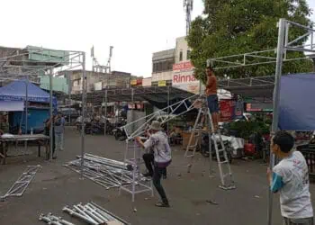 Hari Ini Tenda Untuk Lapak Sementara Pedagang Pasar Anyar Didirikan