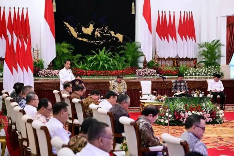 “Maksi Rp15.000 Kenyang?, Menko PKM: Cuma Pindah Amplop