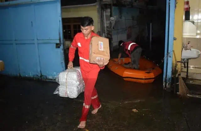 PMI Kota Tangerang Salurkan Bantuan untuk Warga Terdampak Banjir di Candulan