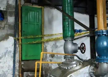 Efek Kebocoran Tabung Gas Pabrik Es, Mata Perih dan Sesak Nafas