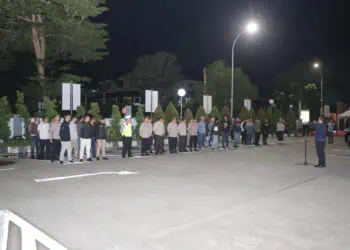 Jajaran personel Polresta Tangerang, menggelar apel siaga sebelum melakukan Operasi malam. (ISTIMEWA)