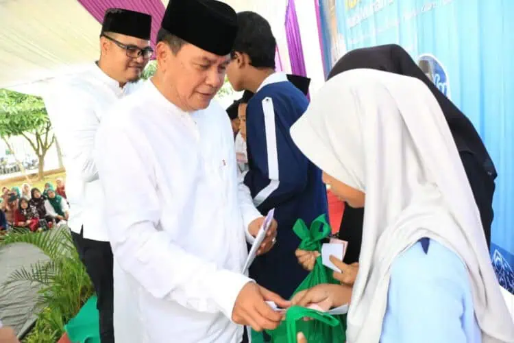 Peringati Isra dan Mi'raj, 50 Anak Yatim di Kelurahan Medang Disantuni