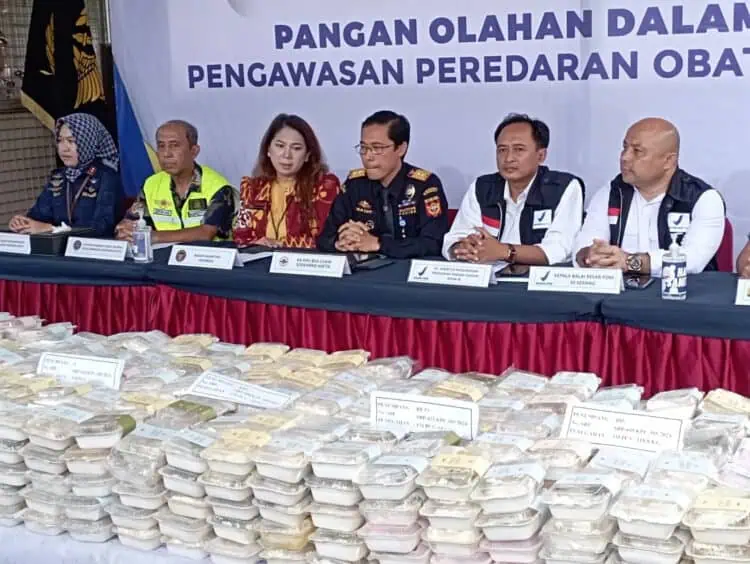 Bea Cukai Soetta dan BPOM Musnahkan 1 Ton Roti Milk Bun Asal Thailand