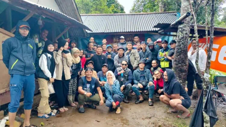 Kemping Munggahan Relawan Banten di Gunung Karang Pandeglang Meriah