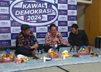 PEMAPARAN: Kepala Distan Provinsi Banten Agus M Tauchid (tengah) saat memberikan keterangan kepada awak media. (LUTHFI)