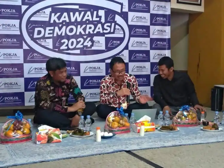 PEMAPARAN: Kepala Distan Provinsi Banten Agus M Tauchid (tengah) saat memberikan keterangan kepada awak media. (LUTHFI)