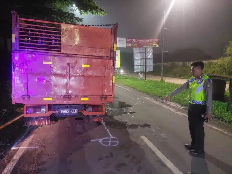 Tabrak Truk Mogok di Rawa Buntu, Seorang Pengendara Motor Tewas