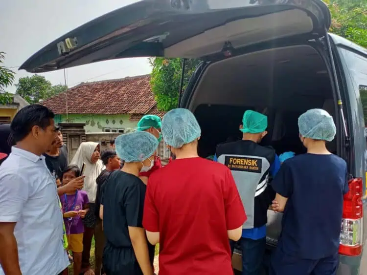Geger, Warga Kragilan Serang Temukan Mayat Bayi Sudah Membusuk 