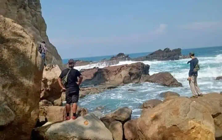 Pemancing di Lebak Terseret Ombak, Jasadnya Dalam Pencarian