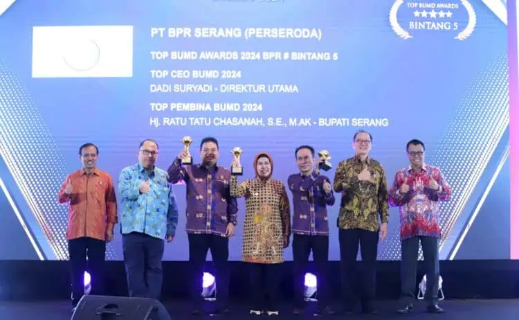 Keren, Bupati Serang Kembali Raih BUMD Award 2024