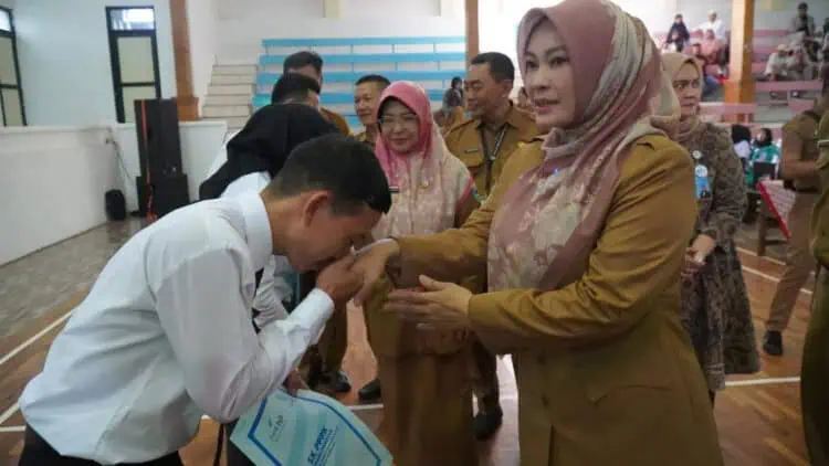 Ratusan P3K Terima SK, Bupati Irna Minta Pegawai Optimalkan Pelayanan