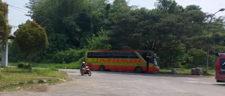 Bus AKAP parkirfi terminal Kadubanen, Kabupaten Pandeglang. (ISTIMEWA)