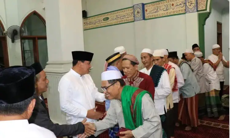 Gelar Tarawih di Panongan, Sekda Rudi Maesyal Sampaikan Ini