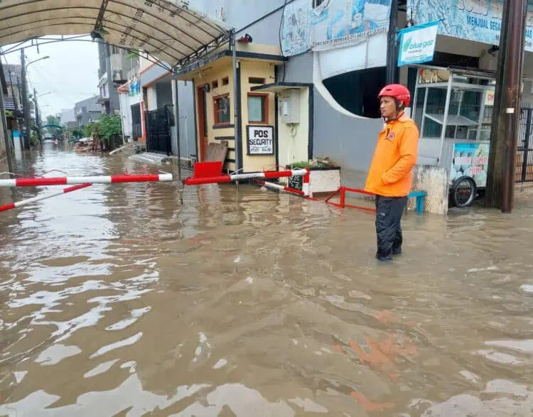 290 Kepala Keluarga di Tangsel Terdampak Banjir Akibat Hujan Deras