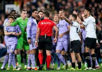 Valencia Imbangi Real Madrid, Laga Berakhir Ricuh
