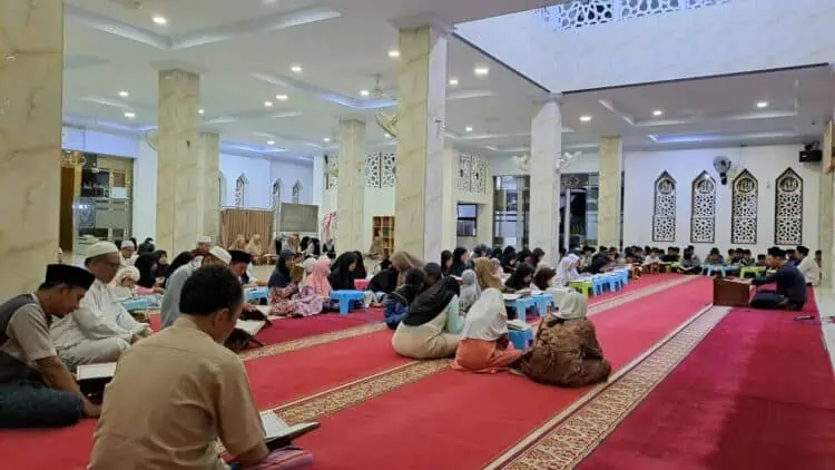 Kegiatan Ramadhan di Masjid Nurul Musthofa, Kelurahan Sepang, Kecamatan Taktakan, Kota Serang, Sabtu (16/3/2024) malam. (ISTIMEWA)