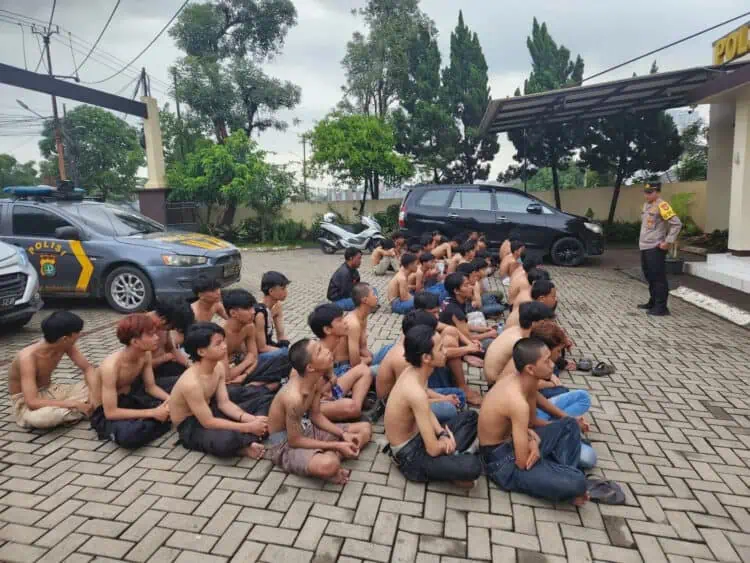 Bawa Senjata Tajam, Miras Hingga Obat Keras, 49 Pemuda di Tangerang Selatan Diamankan