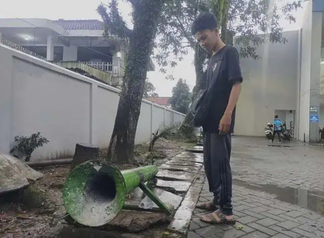 Menunggu Ledakan Meriam Penanda Buka Puasa Ramadan di Lebak