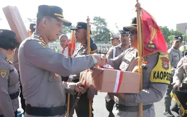 Kapolrestro Tangerang Kota Beri Penghargaan dan Punishment Kepada Satker dan Polsek