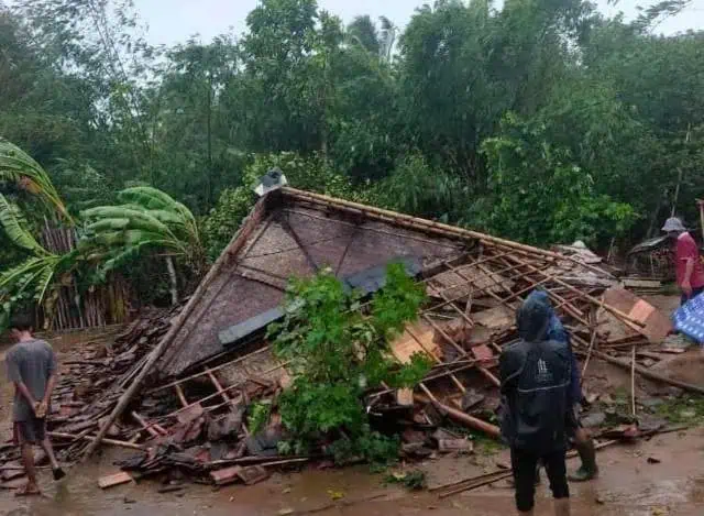 Angin Kencang Terjang 9 Kecamatan di Lebak, 45 Rumah dan 1 Kantor Desa Hancur
