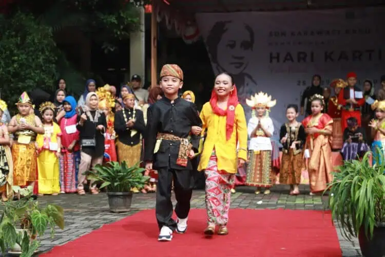 Meriahkan Hari Kartini, SDN Karawaci Baru 1 Kota Tangerang Gelar Fashion Show