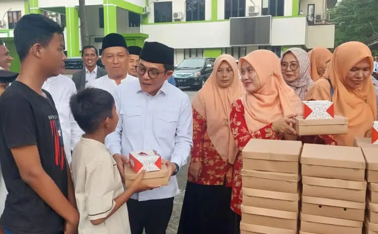 Kemenag Kabupaten Tangerang Bagikan 300 Takjil Gratis, Warga Antusias