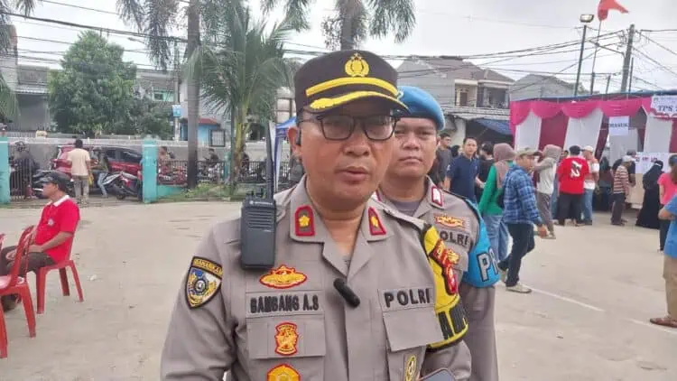 PENGANIAYAAN: Kapolsek Pondok Aren, Kompol Bambang Askar Sodiq meminta pelaku penganiayaan menyerahkan diri atau akan ditangkap. (EKO SETIAWAN/SATELIT NEWS)