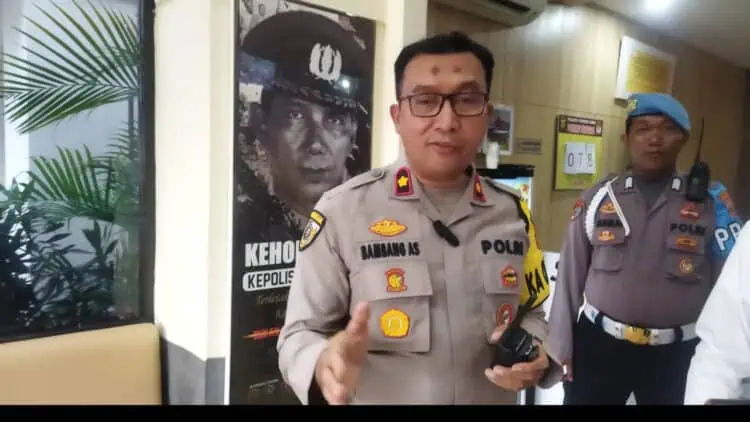 Pedagang Warung Kelontong Dibacok Akibat Persaingan Bisnis Bensin Eceran di Pondok Aren