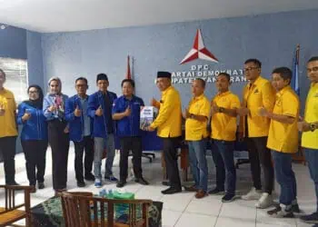 Mad Romli Ambil Formulir Pendaftaran Bakal Calon Bupati Tangerang di DPC Demokrat Kabupaten Tangerang