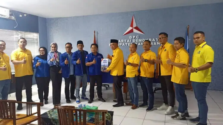 Mad Romli Ambil Formulir Pendaftaran Bakal Calon Bupati Tangerang di DPC Demokrat Kabupaten Tangerang
