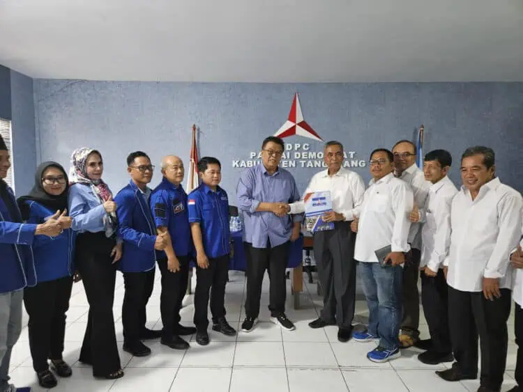 Mantan Sekda Ambil Formulir Pendaftaran Balon Bupati di DPC Demokrat Kabupaten Tangerang