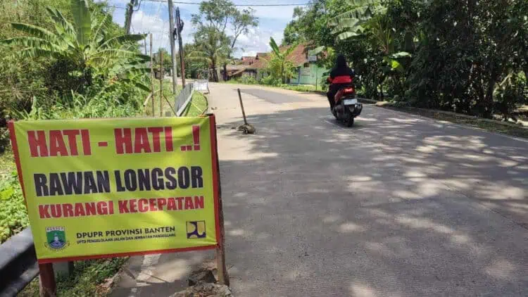 Ruas Jalan Cimanying - Jiput Pandeglang Belum Diperbaiki