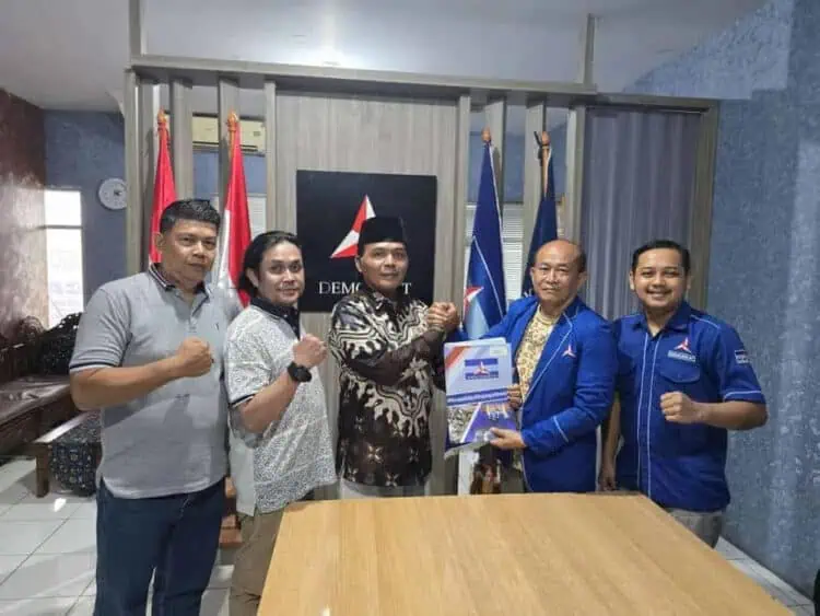 Berebut Rekom, Intan dan Mad Romli Berlomba Kembalikan Formulir ke Demokrat Kabupaten Tangerang