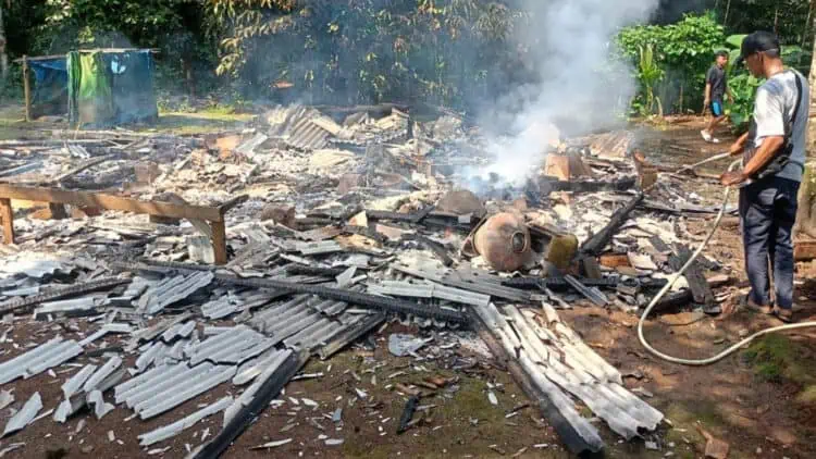 Seorang Anak Laki-laki di Pandeglang Nyaris Terpanggang Saat Rumahnya Terbakar