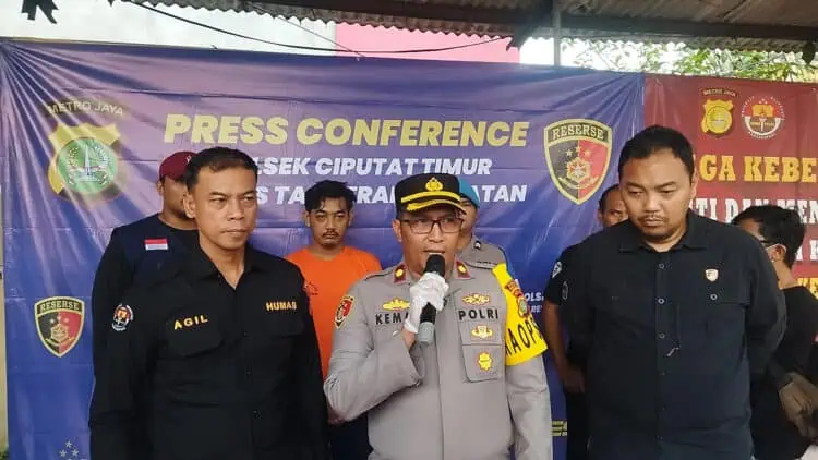 Bawa Kabur Motor, Dua Polisi Gadungan Dibekuk Polsek Ciputat Timur