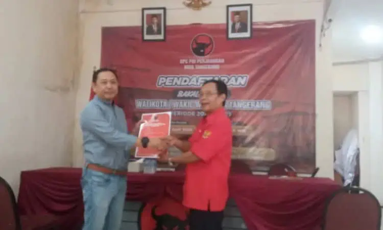 Aktivis Ambilkan Formulir untuk Kaonang di PDI Perjuangan dan PKB