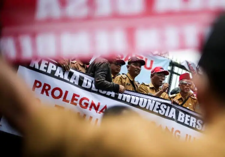 Presiden Jokowi Teken UU Desa, Masa Jabatan Kades Delapan Tahun