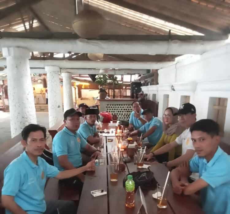 Kantor Hukum RCB & Partner, halal bihalal di wilayah Carita, Kabupaten Pandeglang, Jumat (3/5/2024). (ISTIMEWA)