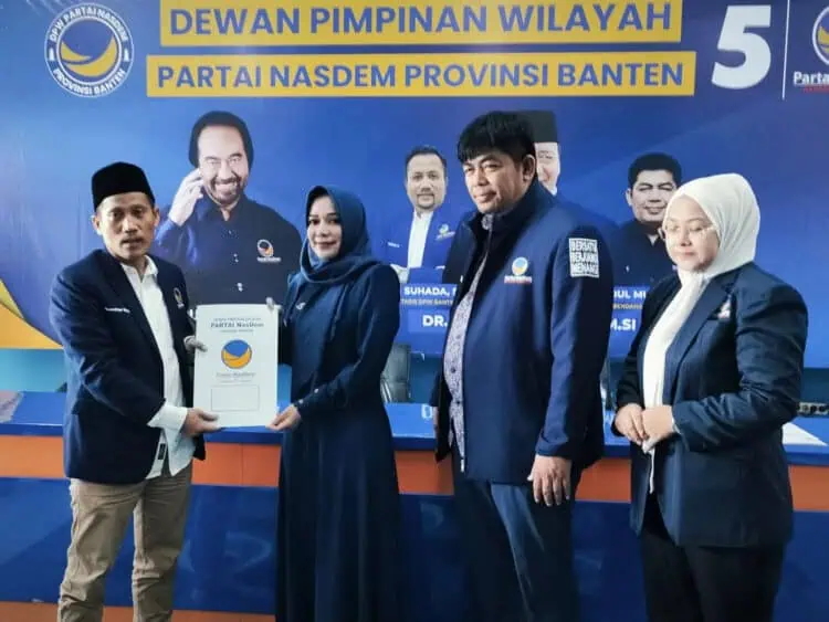 Ambil Formulir Bacagub ke NasDem, Ratu Ageng Rekawati Sesumbar Siap Lawan Airin dan Dimyati