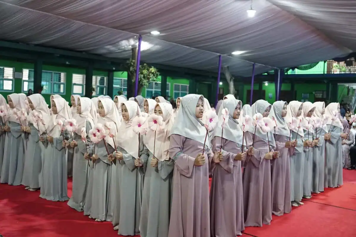81 Santri Ponpes Tarbiyatul Mubtadiin Angkatan ke-31 Diwisuda, Dimeriahkan Pentas Seni