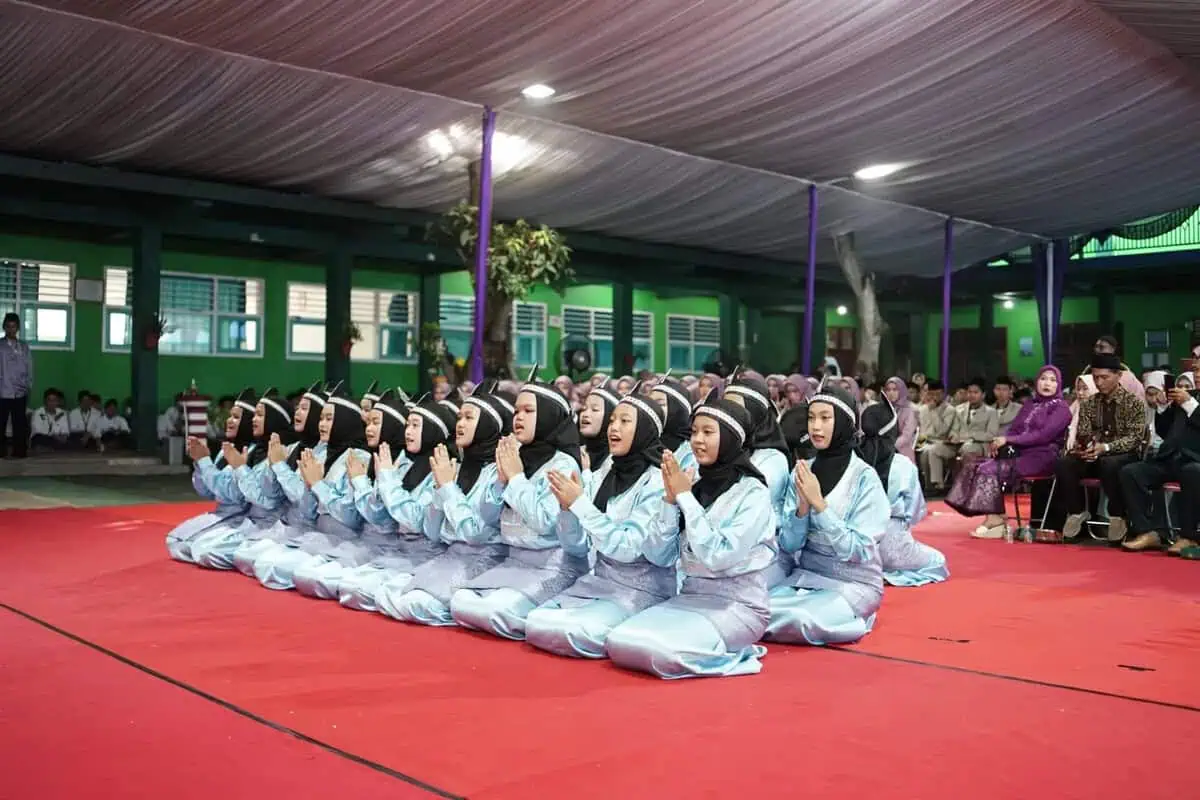 81 Santri Ponpes Tarbiyatul Mubtadiin Angkatan ke-31 Diwisuda, Dimeriahkan Pentas Seni