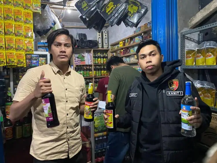Personel Satreskrim Polres Pandeglang, sita Miras. (ISTIMEWA)