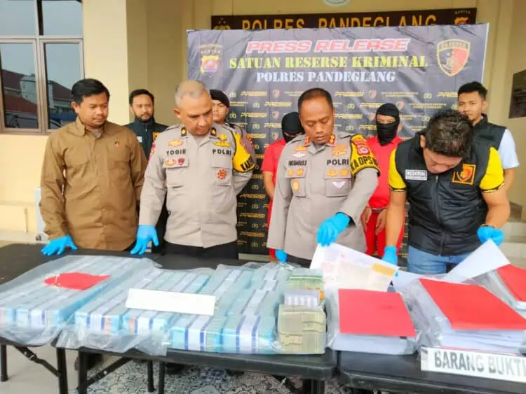Rugikan Negara Belasan Miliar Rupiah, Dua Pelaku Kredit Fiktif Dibekuk Polisi