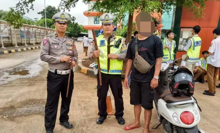 Pemotor Bawa Sajam saat Berkendara, Diamankan ke Mapolres Serang