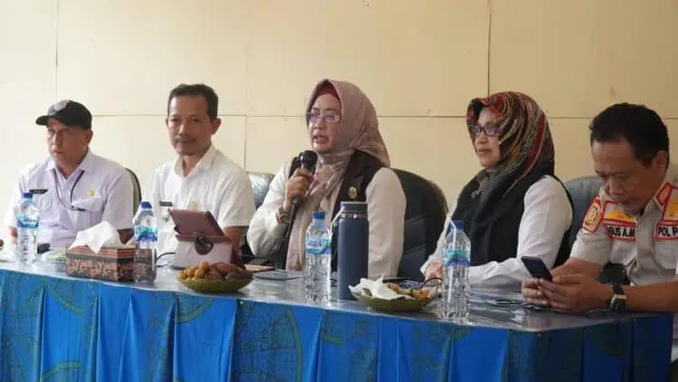 Pemkab Pandeglang Minim Kontainer, Tumpukan Sampah di Teluk Tak Kunjung Teratasi 