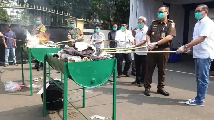 Kejari Kabupaten Tangerang Musnahkan Barang Bukti, Banyak Uang Palsu dan Narkoba