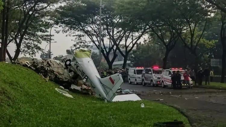 Polisi Kumpulkan Bukti Awal Insiden Pesawat Latih Yang Jatuh di BSD Tangsel