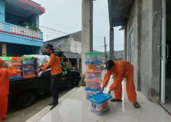 Tim BPBD Kota Tangerang Selatan, bersiap siap tangani banjir. (eko)