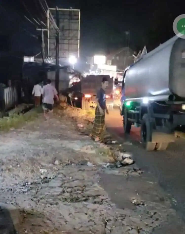 Truk Tabrak Pikup di Ciomas Serang, 1 Tewas dan 1 Luka - luka