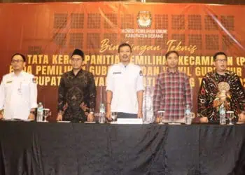 Komisioner KPU Kabupaten Serang, melakukan Bimtek terhadap PPK se-Kabupaten Serang. (SIDIK/SATELITNEWS.COM)